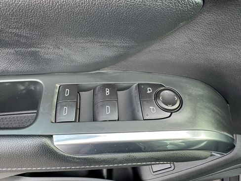 Used 2025 Chevrolet Traverse LT w/ Sun and Wheel Package image 19