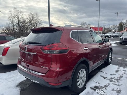 Used 2018 Nissan Rogue SV image 2