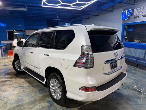 Used 2017 Lexus GX 460 image 3