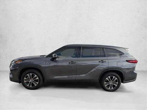 Used 2021 Toyota Highlander XLE image 9