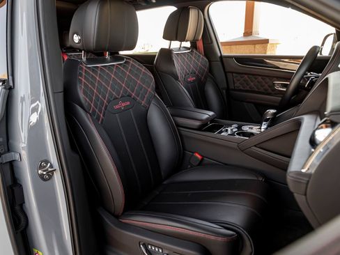 Certified 2022 Bentley Bentayga AWD/4WD image 33