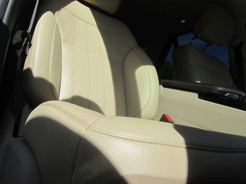 Used 2016 Mercedes-Benz GLE 350 w/ Premium Package image 23