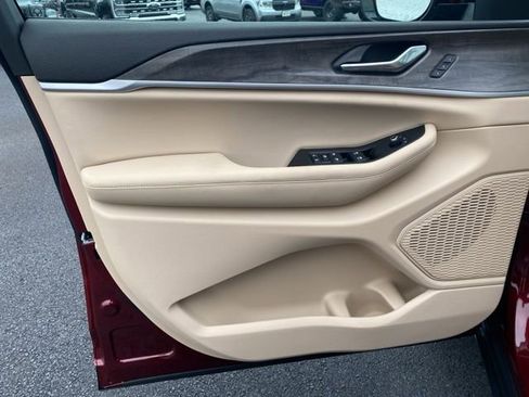 New 2025 Jeep Grand Cherokee L Limited image 9