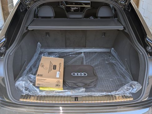 Used 2024 Audi Q8 e-tron Premium Plus w/ Premium Plus Package AWD/4WD image 19