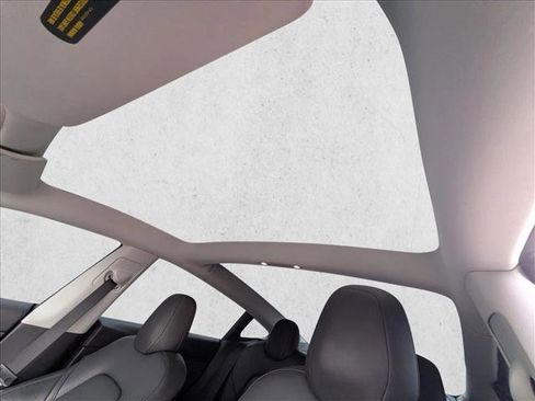 Used 2019 Tesla Model 3 Standard Range image 16