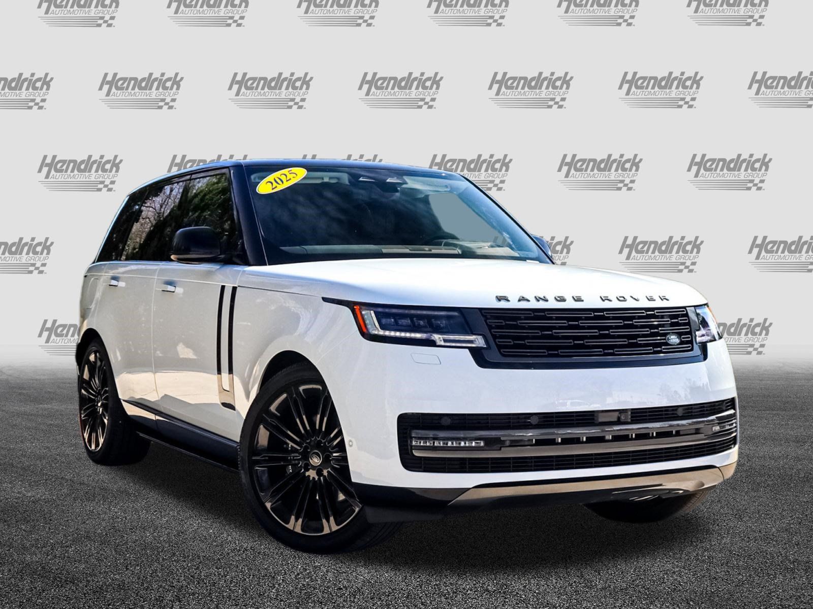 Used 2025 Land Rover Range Rover SE AWD/4WD image 2