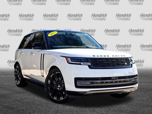Used 2025 Land Rover Range Rover SE AWD/4WD image 2