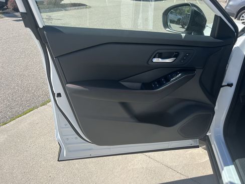 New 2026 Nissan Rogue SV AWD/4WD image 17