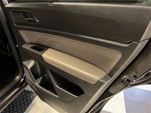 Certified 2022 Volkswagen Atlas SEL R-Line image 14