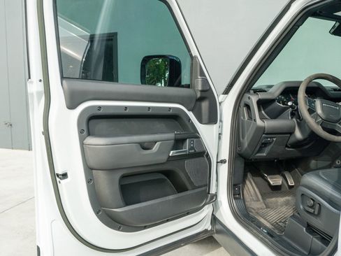 Used 2023 Land Rover Defender 110 image 63