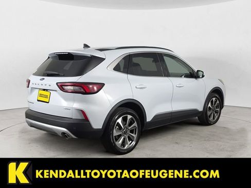 Used 2025 Ford Escape Platinum AWD/4WD image 5