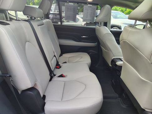 Used 2024 Toyota Grand Highlander AWD image 23