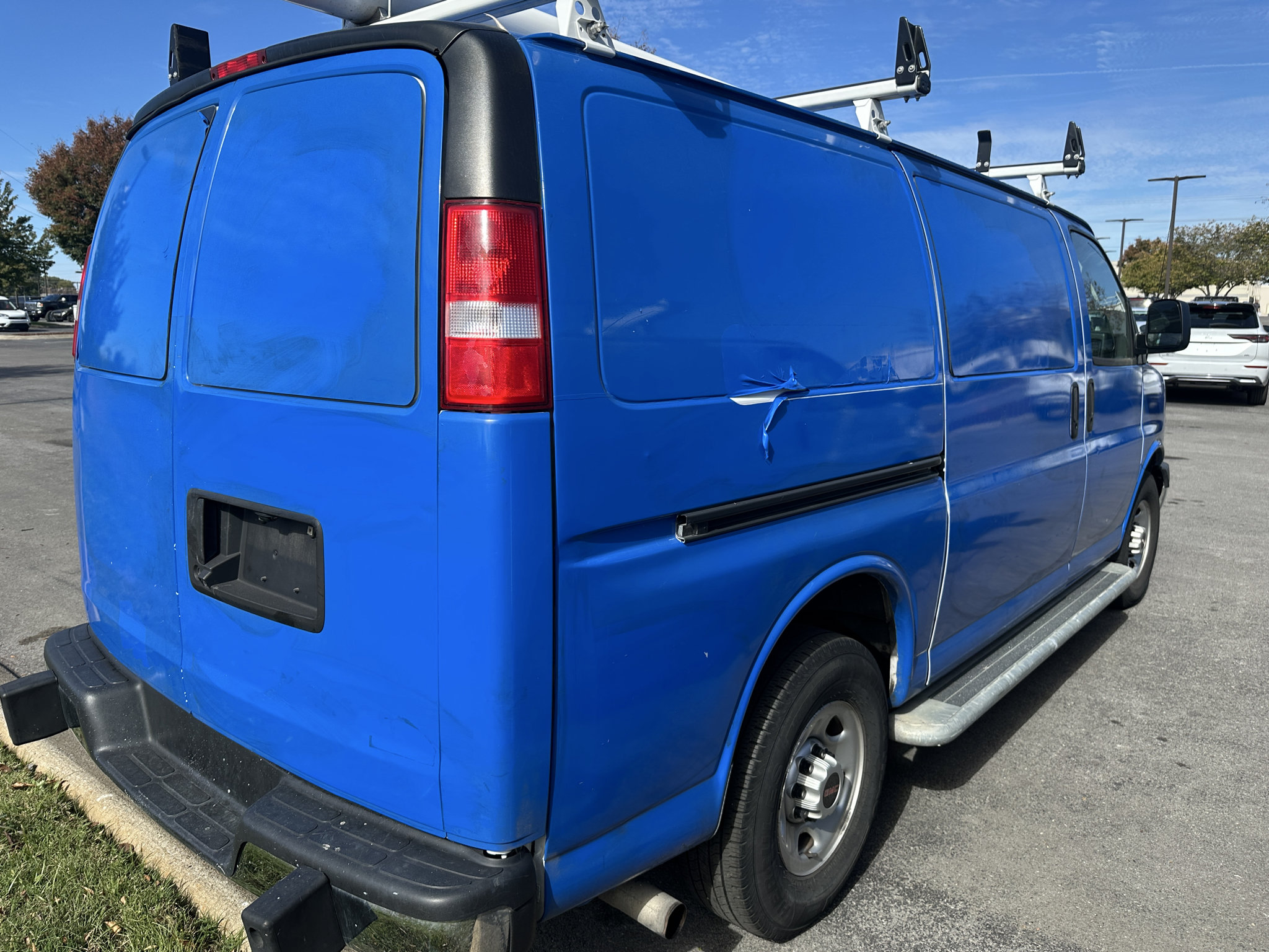Used 2020 GMC Savana 2500 w/ Driver Convenience Package RWD image 3