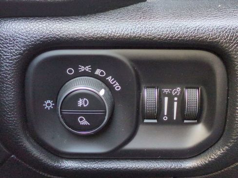 Used 2021 RAM 1500 Laramie image 28