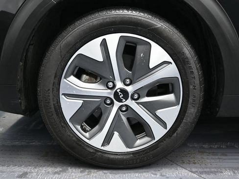 Used 2022 Kia Niro EX w/ Cold Weather Package image 11