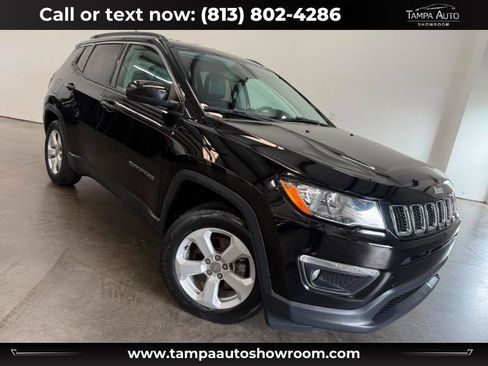 Used 2018 Jeep Compass Latitude FWD image 1