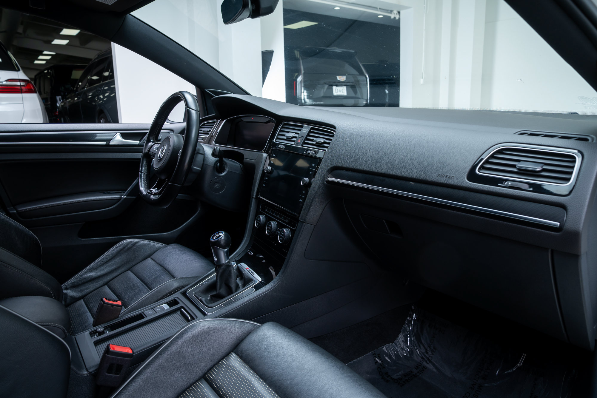 Used 2019 Volkswagen Golf R 4-Door AWD/4WD image 27