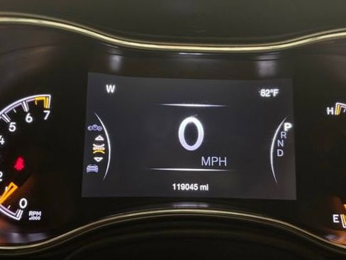 Used 2018 Jeep Grand Cherokee Limited image 22