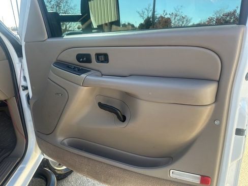 Used 2005 Chevrolet Silverado 3500 LT w/ Heavy-Duty Power Package image 7