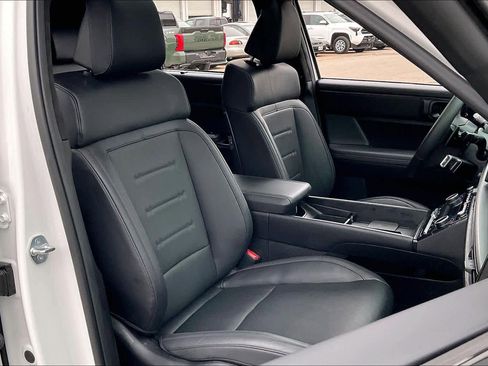 Used 2025 Hyundai Santa Fe Calligraphy image 8