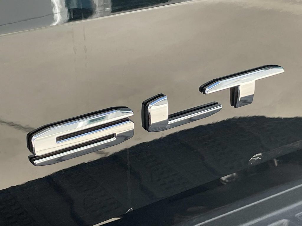Used 2025 GMC Sierra 1500 SLT AWD/4WD image 9