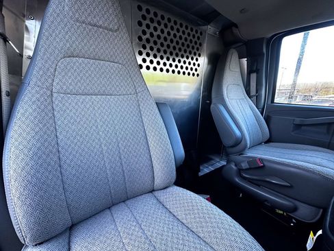 Used 2025 Chevrolet Express 2500 Extended w/ Communications Package image 25