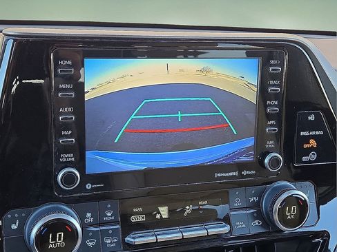 Used 2022 Toyota Highlander XLE image 28