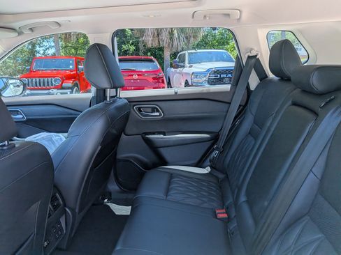 Used 2022 Nissan Rogue Platinum w/ Head-Up Display Package FWD image 14