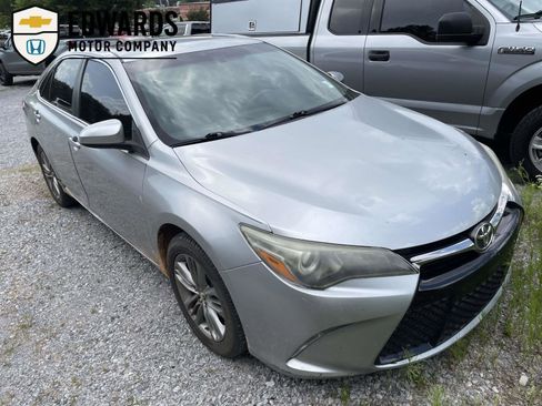 Used 2017 Toyota Camry SE w/ Moonroof Package FWD image 1