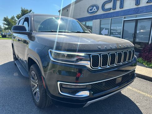 Used 2024 Jeep Wagoneer Series II w/ Flexible Seating Group RWD image 2