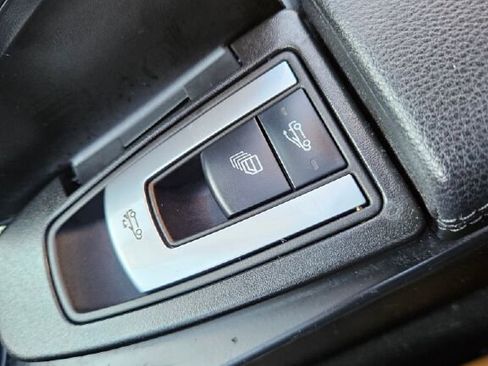 Used 2011 Mercedes-Benz E 550 Cabriolet image 24