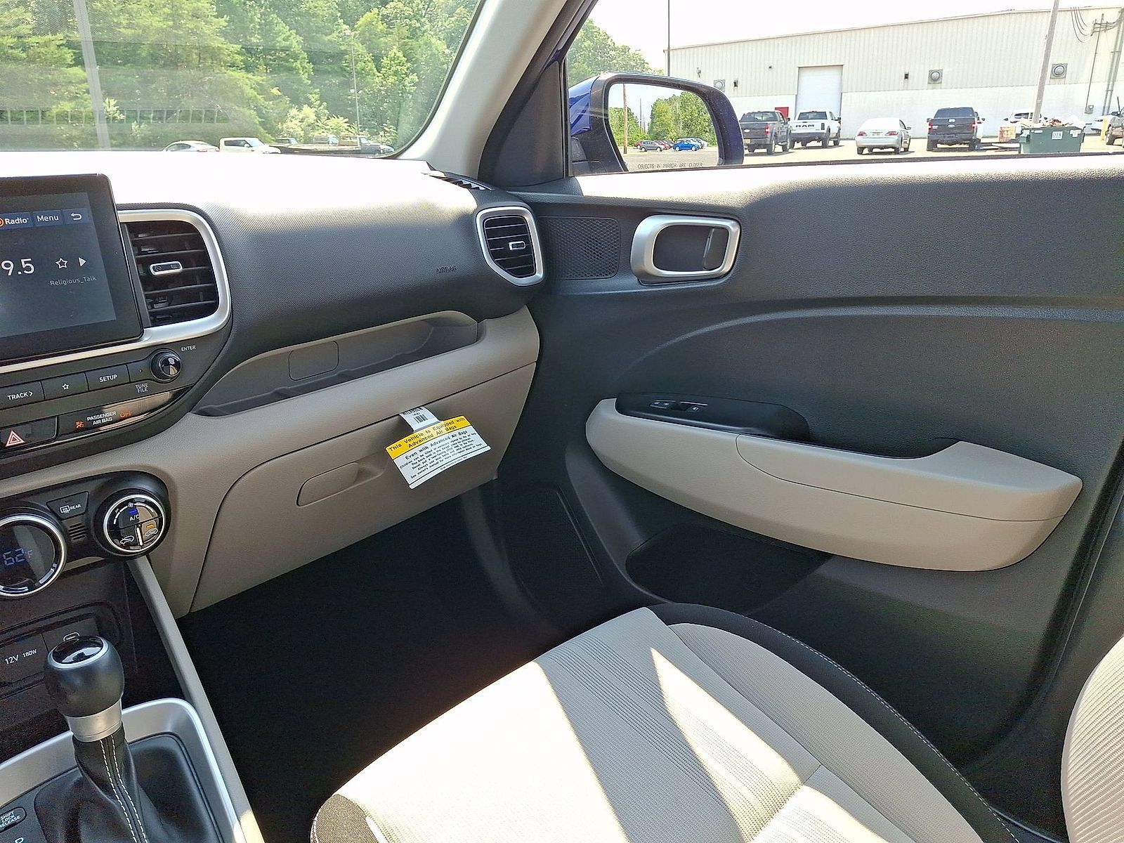 Certified 2024 Hyundai Venue SEL FWD image 11