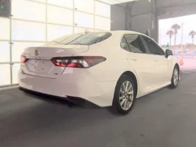 Used 2021 Toyota Camry LE FWD image 5