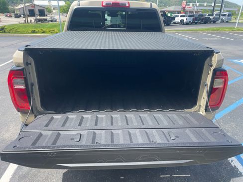 Used 2024 GMC Canyon AT4 w/ AT4 Premium Package AWD/4WD image 3