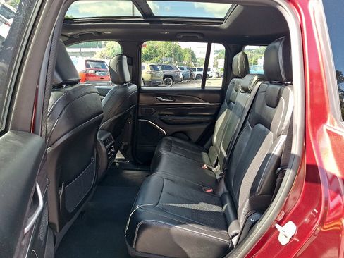 Used 2023 Jeep Grand Cherokee Overland AWD/4WD image 10