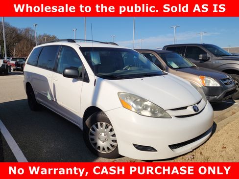 Used 2010 Toyota Sienna CE image 1