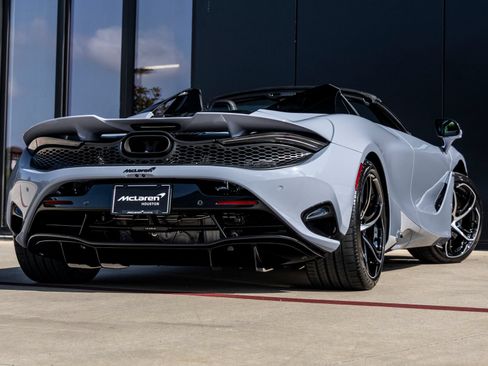 Used 2026 McLaren 750S Spider RWD image 10