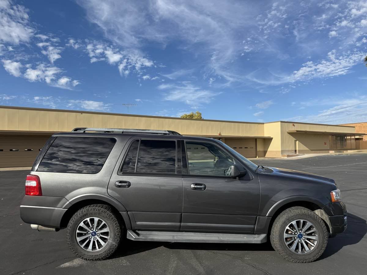 Used 2017 Ford Expedition XLT AWD/4WD image 8