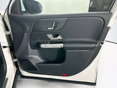 Used 2024 Mercedes-Benz EQB 250+ image 31