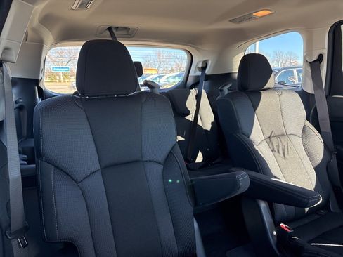 Used 2024 Subaru Ascent Premium w/ Convenience Package image 5
