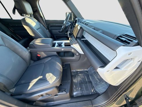 New 2026 Land Rover Defender 110 X-Dynamic SE image 14