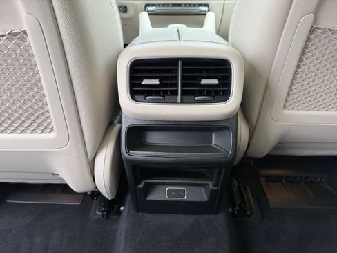Used 2024 Mercedes-Benz GLE 350 4MATIC image 32