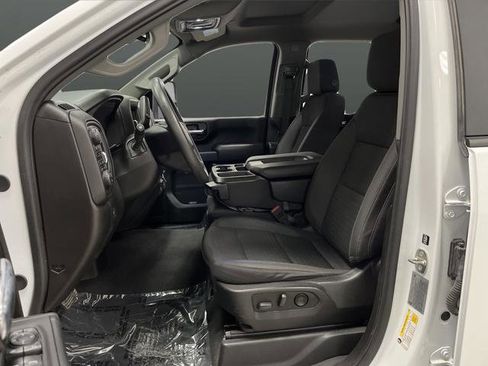 Used 2024 Chevrolet Silverado 2500 Custom w/ Custom Value Package image 4