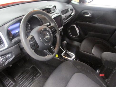 Used 2021 Jeep Renegade Latitude FWD image 21