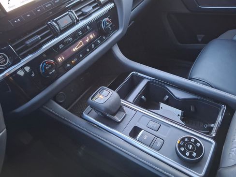 Used 2023 Nissan Pathfinder SL image 14