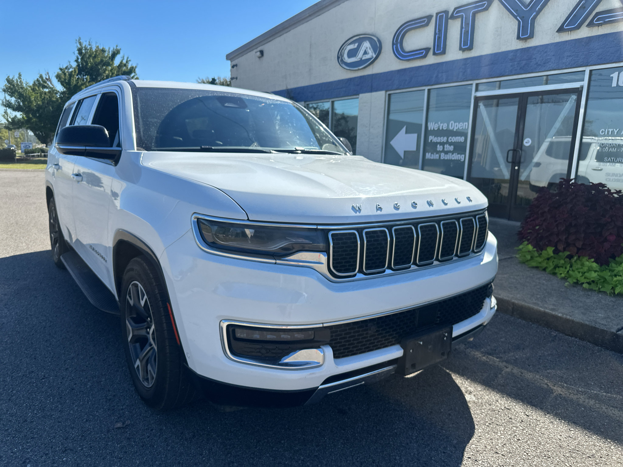 Used 2024 Jeep Wagoneer Series III AWD/4WD image 2