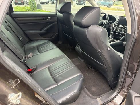 Used 2018 Honda Accord Touring image 12