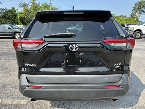 Used 2021 Toyota RAV4 XLE AWD/4WD image 8