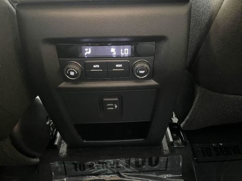 Used 2021 Chevrolet Traverse LT FWD image 26