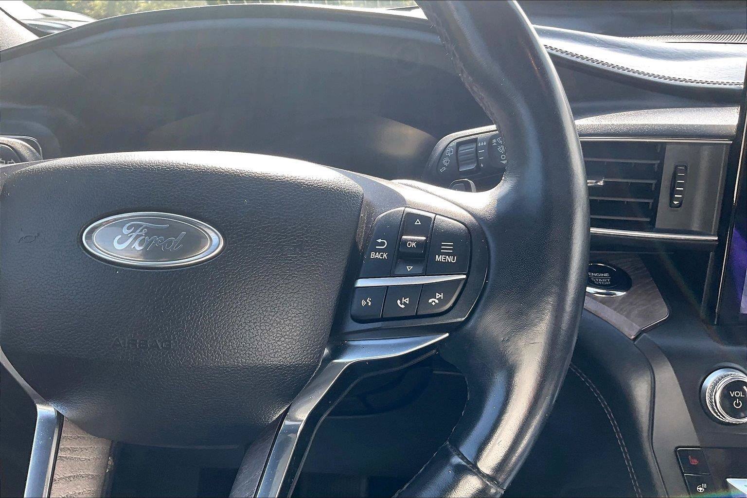 Used 2020 Ford Explorer Platinum w/ Premium Technology Package AWD/4WD image 19